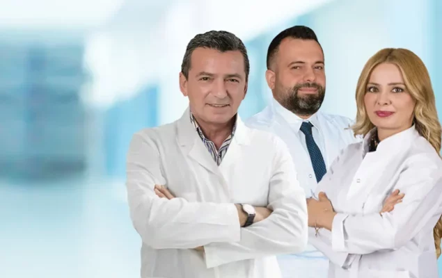 Plastischechirurgie-Aerzteteam-rechts-635×400